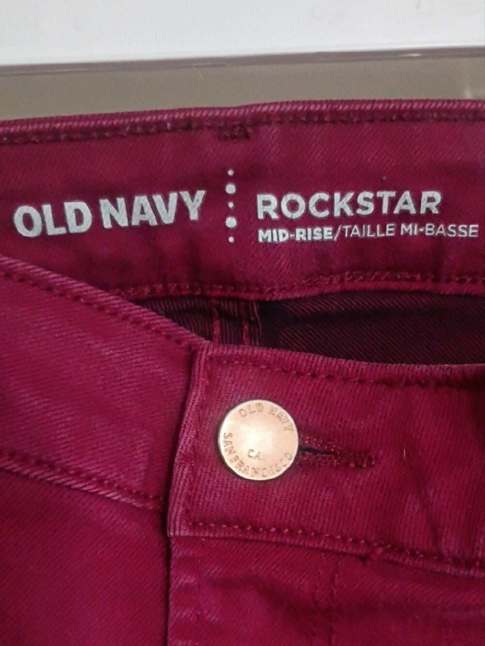 Old Navy Women’s Skinny Jeans in Burgundy - Picture 2 of 2